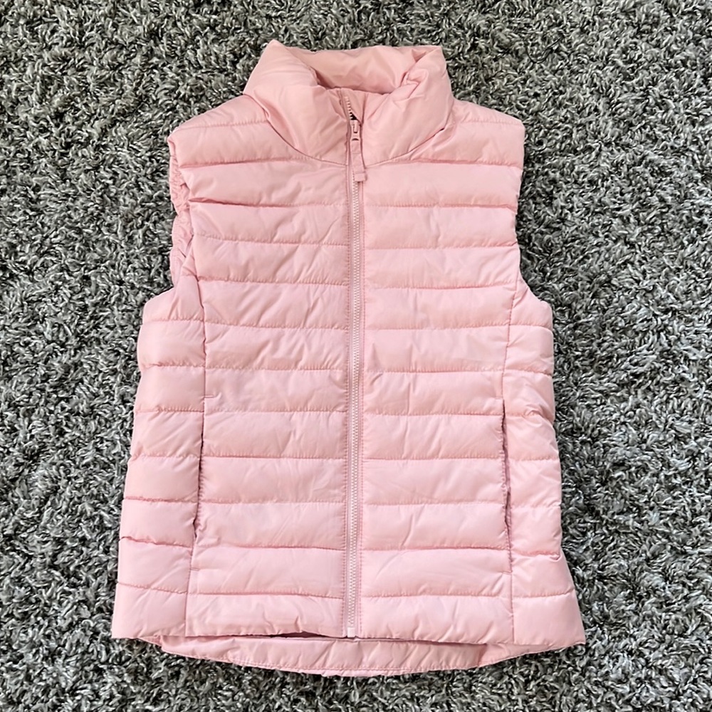 Old navy girls L10-12 puffer vest.  Never worn
